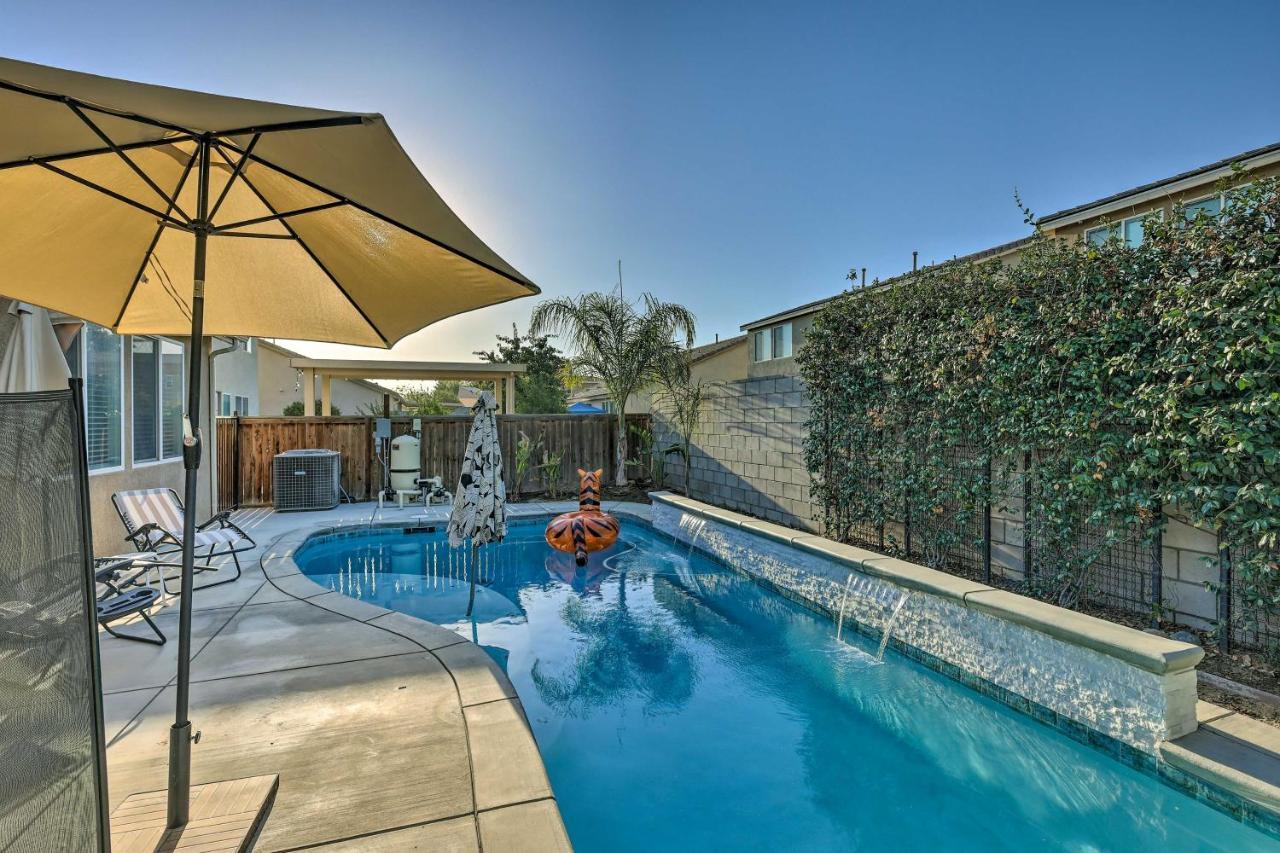 Spacious Bakersfield Home With Outdoor Pool! Exterior photo