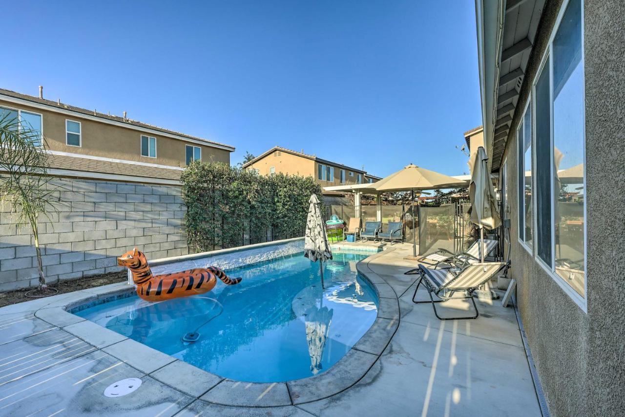 Spacious Bakersfield Home With Outdoor Pool! Exterior photo